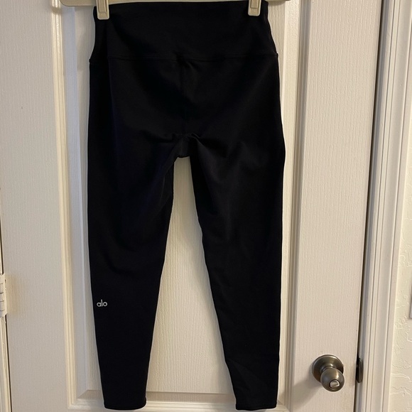ALO Yoga Black High Rise Leggings - Picture 2 of 4